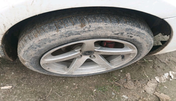 2015 Hyundai Verna FLUIDIC 1.6 CRDI EX, Diesel, Manual, 1,82,859 km, tyre