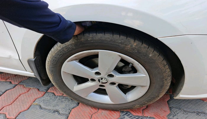 2017 Skoda Rapid AMBITION 1.5 TDI AT, Diesel, Automatic, 1,90,019 km, tyre