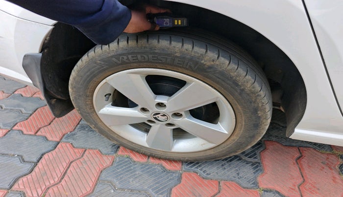 2017 Skoda Rapid AMBITION 1.5 TDI AT, Diesel, Automatic, 1,90,019 km, tyre