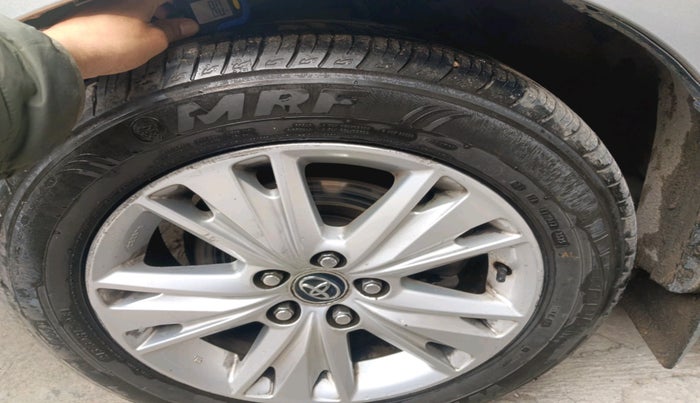 2016 Toyota Innova Crysta 2.8 ZX AT 7 STR, Diesel, Automatic, 2,27,862 km, tyre