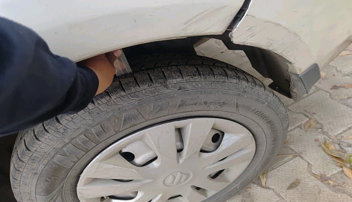 2015 Maruti Swift Dzire LXI, Petrol, Manual, 2,71,280 km, tyre