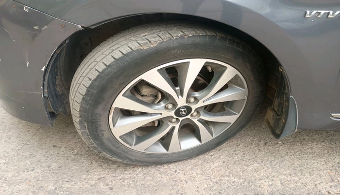 2015 Hyundai Verna FLUIDIC 1.6 VTVT S O AT, Petrol, Automatic, 55,653 km, tyre