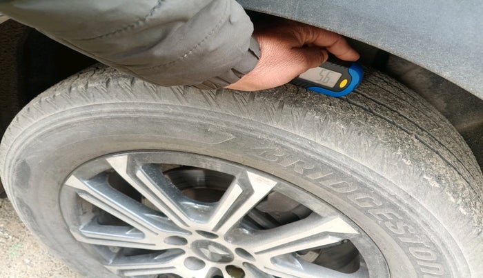 2024 Mahindra XUV700 AX 7 D MT 7 STR, Diesel, Manual, 32,847 km, tyre