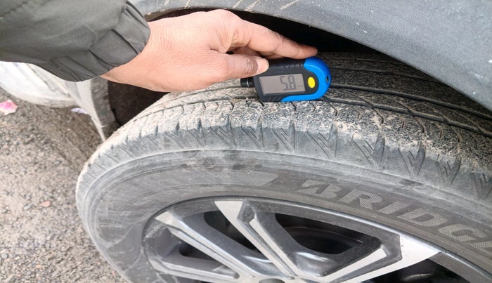 2024 Mahindra XUV700 AX 7 D MT 7 STR, Diesel, Manual, 32,847 km, tyre