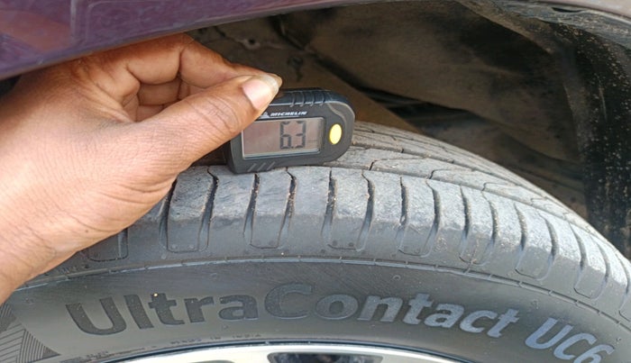 2021 Toyota Innova Crysta 2.4 VX 8 STR, Diesel, Manual, 33,192 km, tyre