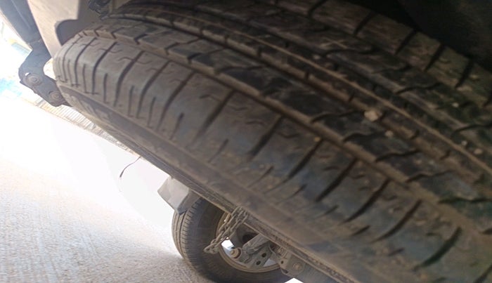 2021 Toyota Innova Crysta 2.4 VX 8 STR, Diesel, Manual, 33,192 km, tyre