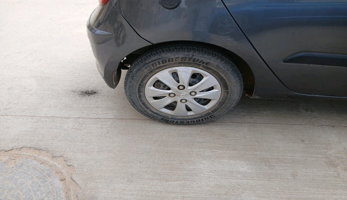 2013 Hyundai i10 MAGNA 1.1 LPG, Petrol, Manual, 20,220 km, tyre