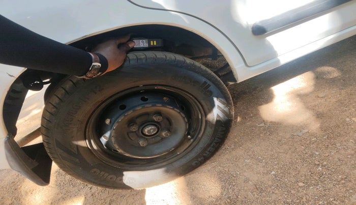 2011 Maruti Alto LX, Petrol, Manual, 1,40,209 km, tyre