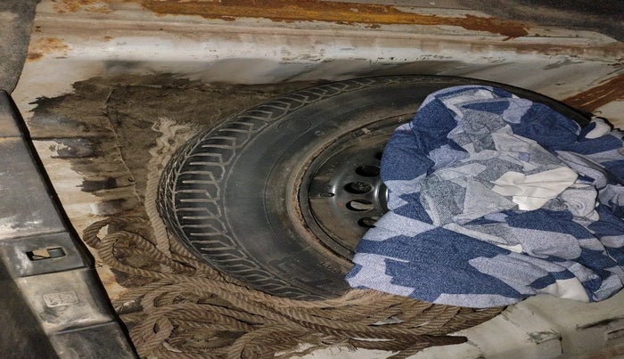 2011 Honda City 1.5L I-VTEC V MT, Petrol, Manual, 2,76,718 km, tyre