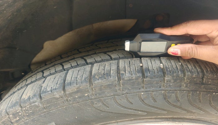 2017 Mahindra XUV500 W4, Diesel, Manual, 1,08,618 km, tyre