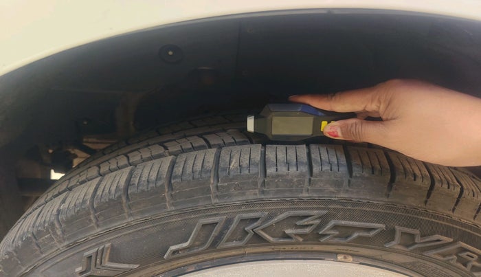 2017 Mahindra XUV500 W4, Diesel, Manual, 1,08,618 km, tyre