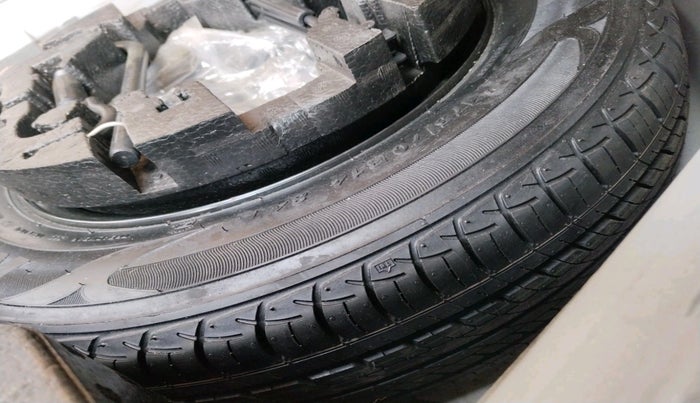 2017 Volkswagen Vento HIGHLINE PETROL AT, Petrol, Automatic, 81,942 km, tyre