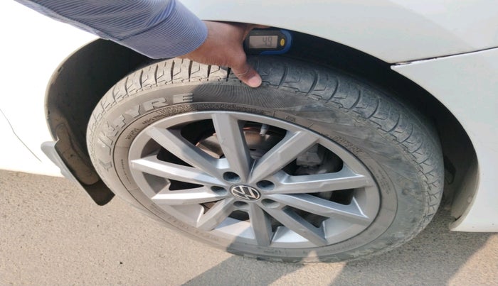 2017 Volkswagen Vento HIGHLINE PETROL AT, Petrol, Automatic, 81,942 km, tyre