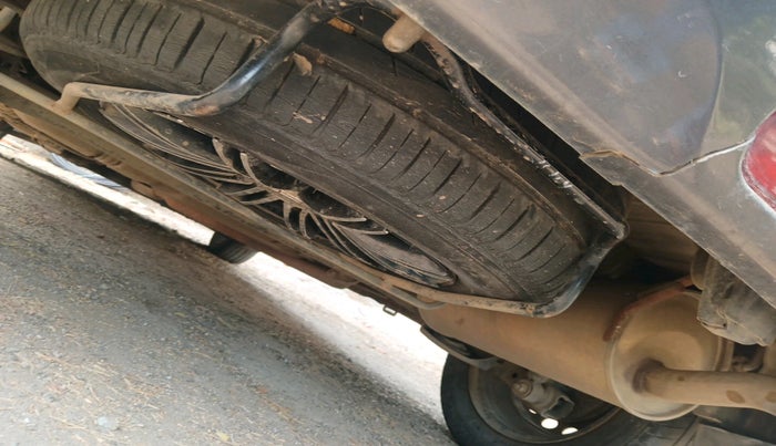 2014 Maruti Ertiga VXI CNG, Petrol, Manual, 1,35,499 km, tyre