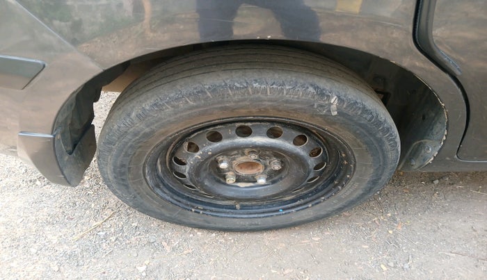 2014 Maruti Ertiga VXI CNG, Petrol, Manual, 1,35,499 km, tyre