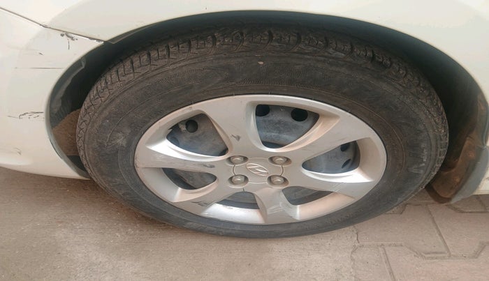 2011 Hyundai Verna FLUIDIC 1.6 VTVT EX, Petrol, Manual, 26,498 km, tyre