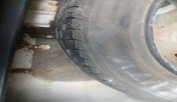 2011 Hyundai Verna FLUIDIC 1.6 VTVT EX, Petrol, Manual, 26,498 km, tyre