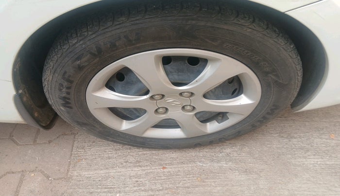 2011 Hyundai Verna FLUIDIC 1.6 VTVT EX, Petrol, Manual, 26,498 km, tyre