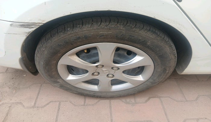 2011 Hyundai Verna FLUIDIC 1.6 VTVT EX, Petrol, Manual, 26,498 km, tyre