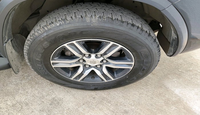 2018 Toyota Fortuner 2.7 4X2 AT, Petrol, Automatic, 1,00,414 km, tyre