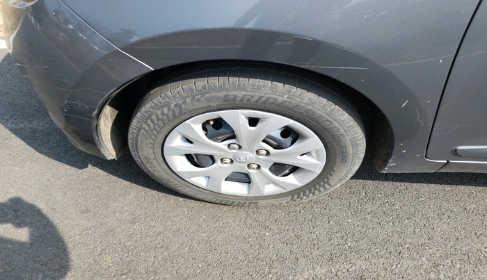 2015 Hyundai Grand i10 SPORTZ 1.2 KAPPA VTVT, Petrol, Manual, 82,121 km, tyre