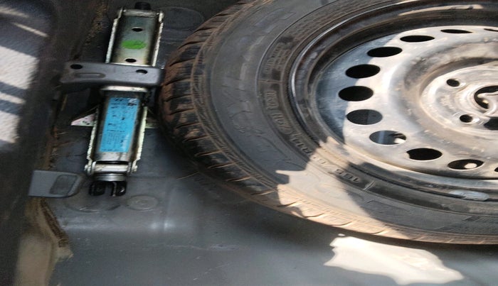 2015 Hyundai Grand i10 SPORTZ 1.2 KAPPA VTVT, Petrol, Manual, 82,121 km, tyre