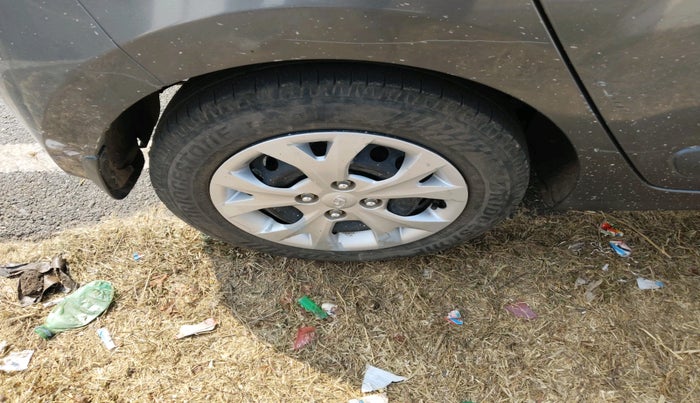 2015 Hyundai Grand i10 SPORTZ 1.2 KAPPA VTVT, Petrol, Manual, 82,121 km, tyre