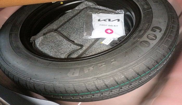 2024 KIA SONET GTX Plus 1.0 Turbo Petrol DCT Dual Tone, Petrol, Automatic, 5,255 km, tyre