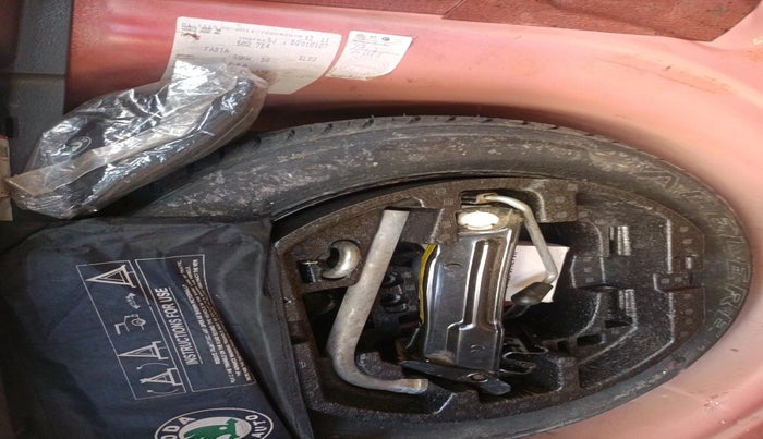 2011 Skoda Fabia ELEGANCE 1.2 MPI, Petrol, Manual, 49,962 km, tyre