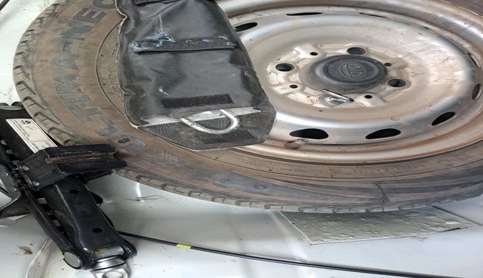 2019 Tata Tiago XE PETROL, Petrol, Manual, 32,525 km, tyre