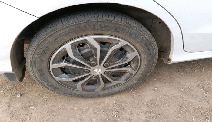 2014 Honda Mobilio 1.5L I-DTEC S, Diesel, Manual, 1,85,415 km, tyre