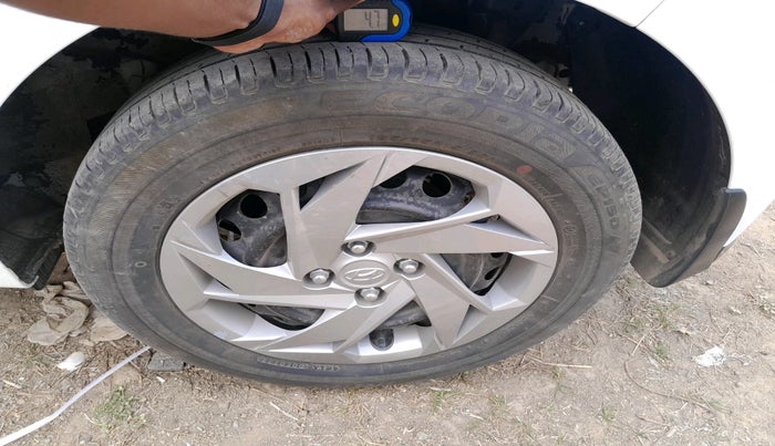 2021 Hyundai NEW I20 MAGNA 1.2 MT, Petrol, Manual, 25,377 km, tyre