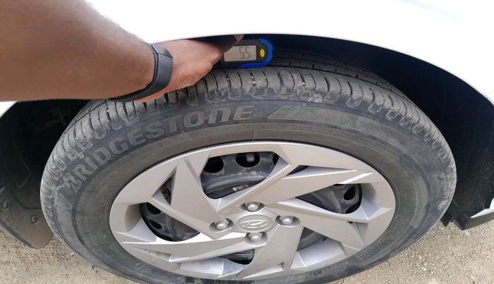 2021 Hyundai NEW I20 MAGNA 1.2 MT, Petrol, Manual, 25,377 km, tyre