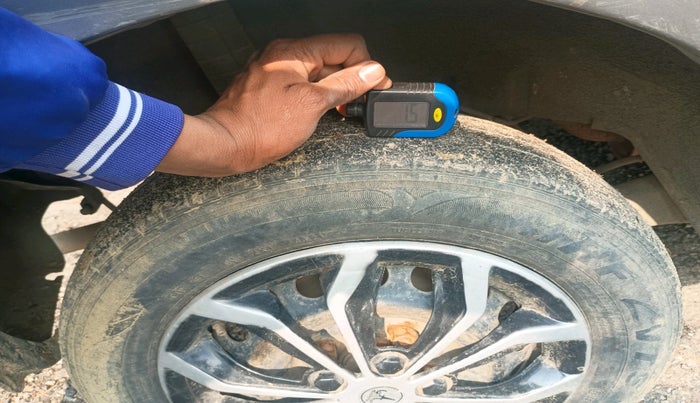 2016 Datsun Go A EPS, Petrol, Manual, 1,36,965 km, tyre