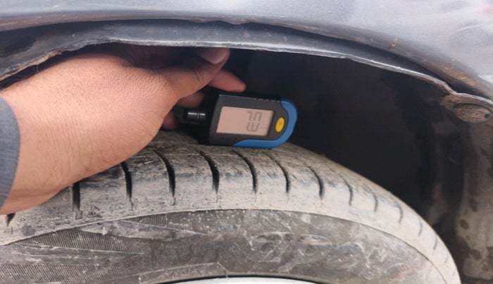 2013 Toyota Etios Liva GD, Diesel, Manual, 1,45,863 km, tyre