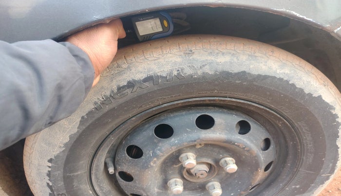 2011 Hyundai i10 MAGNA 1.2, Petrol, Manual, 1,49,468 km, tyre