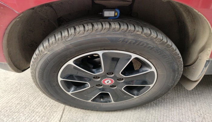 2017 Renault Duster RXS CVT, Petrol, Automatic, 72,336 km, tyre