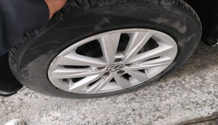 2013 Volkswagen Polo COMFORTLINE 1.2L PETROL, Petrol, Manual, 1,16,849 km, tyre