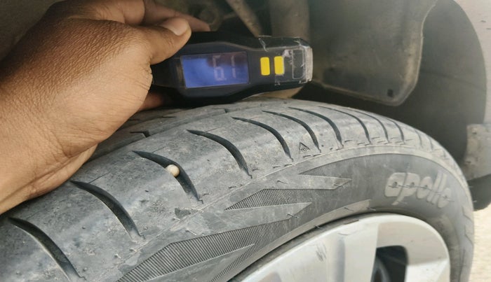 2015 Maruti Wagon R 1.0 VXI, Petrol, Manual, 1,07,481 km, tyre