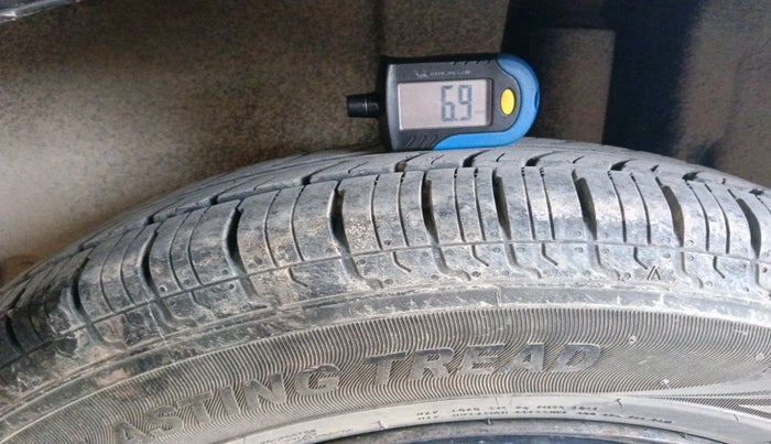 2017 Maruti Swift VXI, Petrol, Manual, 73,499 km, tyre