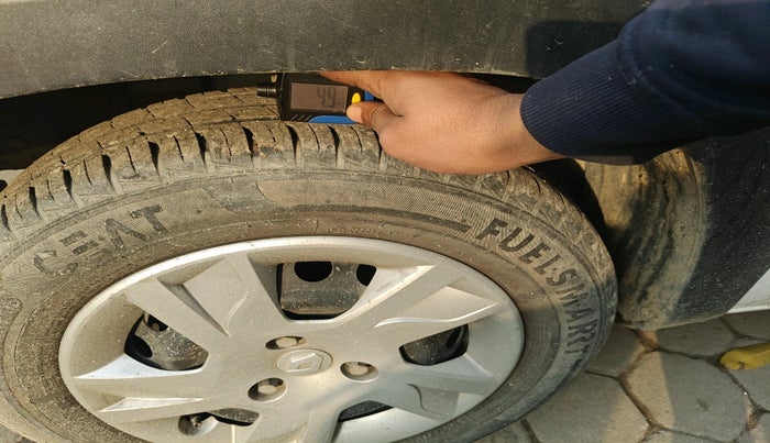 2021 Renault Kwid RXT 1.0 AMT (O), Petrol, Automatic, 41,863 km, tyre