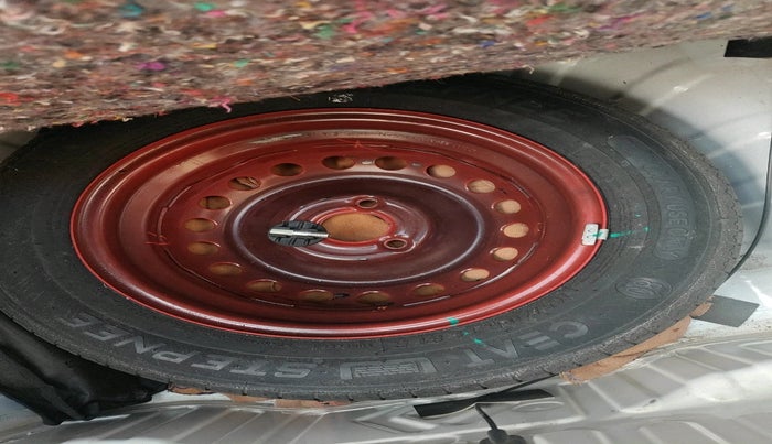 2021 Renault Kwid RXT 1.0 AMT (O), Petrol, Automatic, 41,863 km, tyre