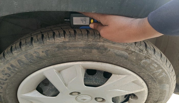 2021 Renault Kwid RXT 1.0 AMT (O), Petrol, Automatic, 41,863 km, tyre