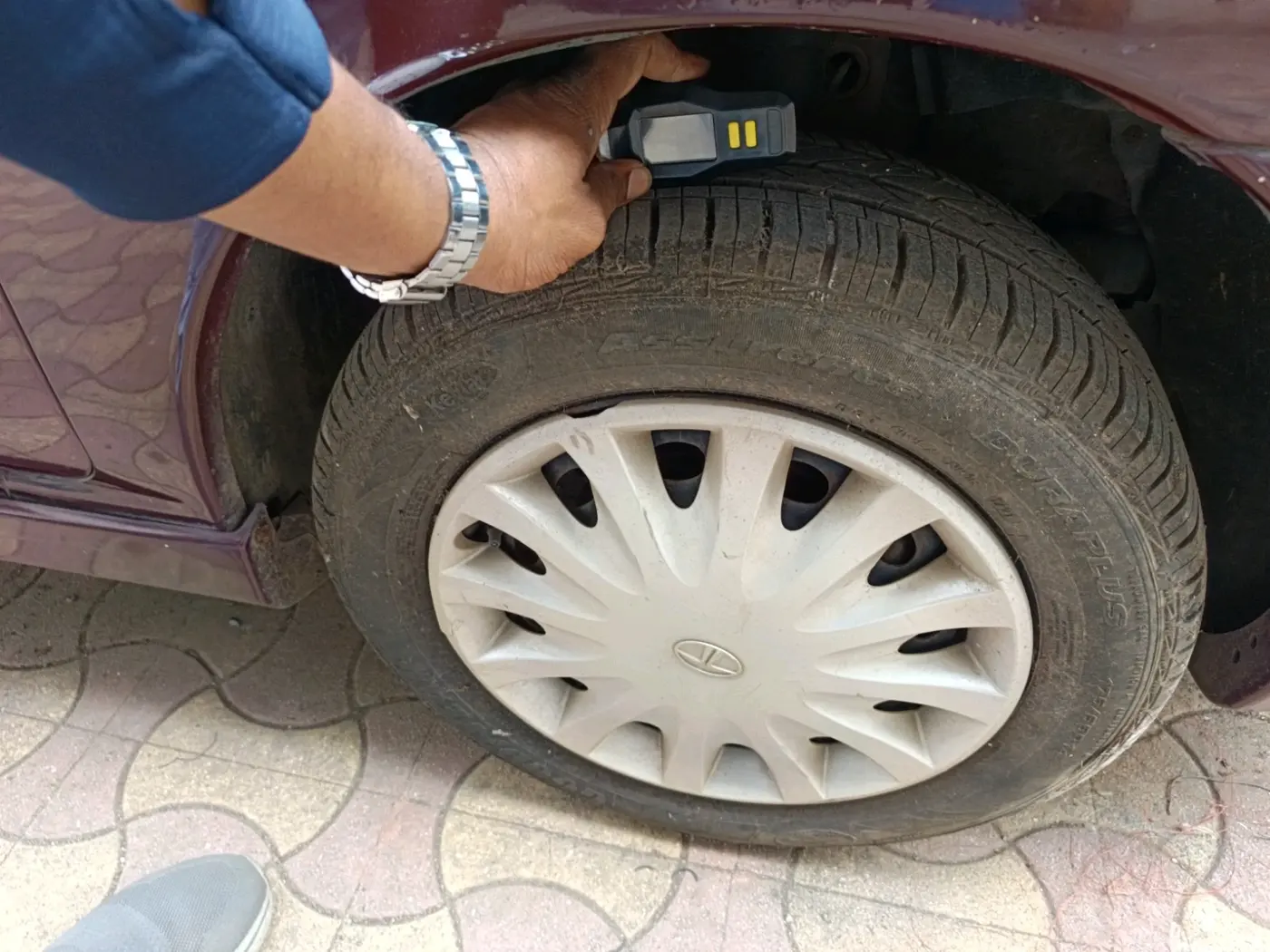 2011 Tata Indigo CS GLX, Petrol, Manual, 3,198 km, tyre