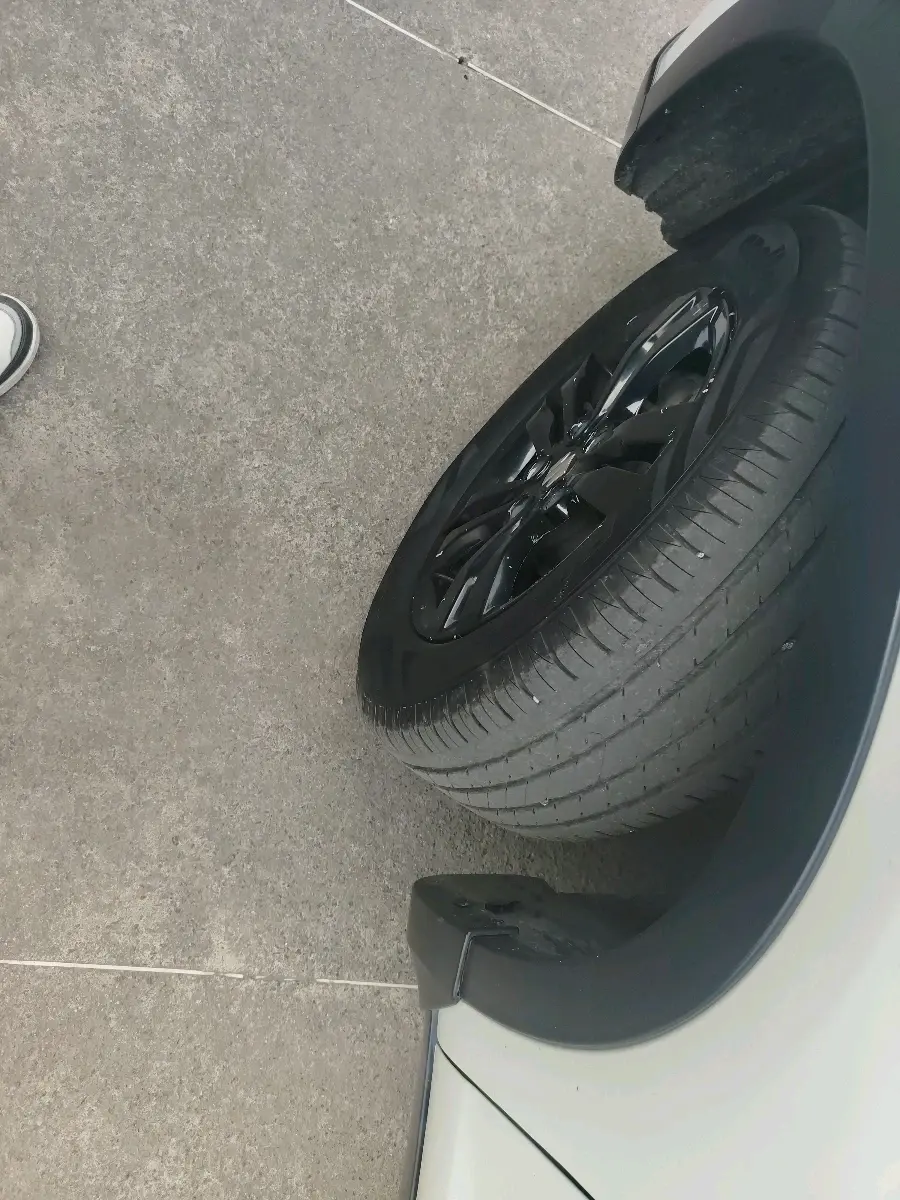 2019 Maruti Vitara Brezza ZDI PLUS AMT, Diesel, Automatic, 1,77,938 km, tyre