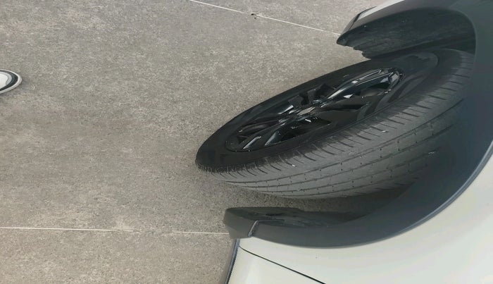 2019 Maruti Vitara Brezza ZDI PLUS AMT, Diesel, Automatic, 1,77,938 km, tyre