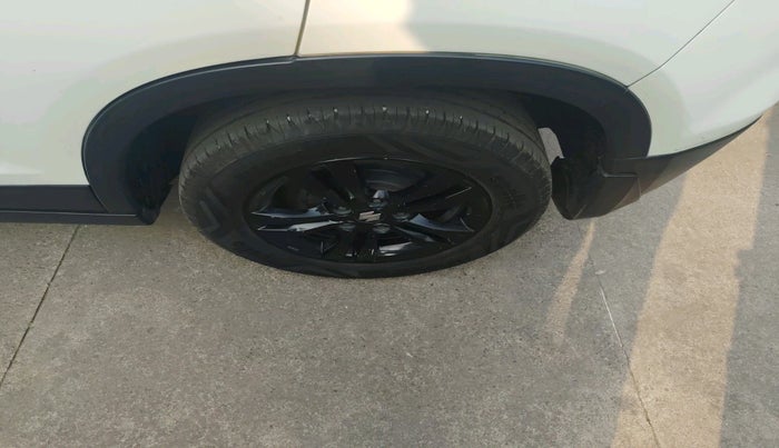 2019 Maruti Vitara Brezza ZDI PLUS AMT, Diesel, Automatic, 1,77,938 km, tyre