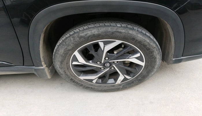 2023 Toyota URBAN CRUISER HYRYDER E NEO DRIVE, Petrol, Manual, 19,490 km, tyre