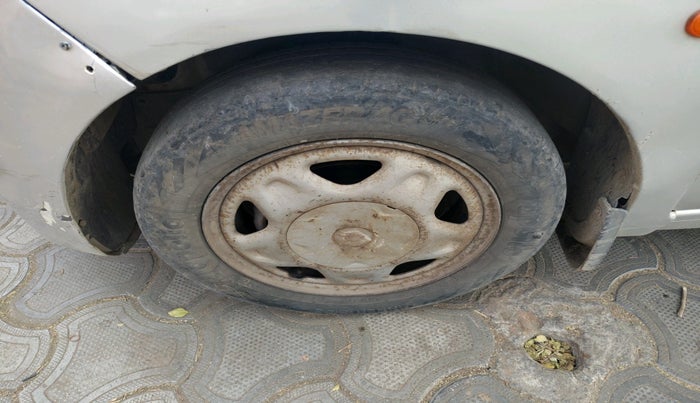 2011 Chevrolet Beat LT LPG, Petrol, Manual, 1,04,605 km, tyre