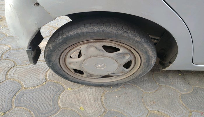 2011 Chevrolet Beat LT LPG, Petrol, Manual, 1,04,605 km, tyre